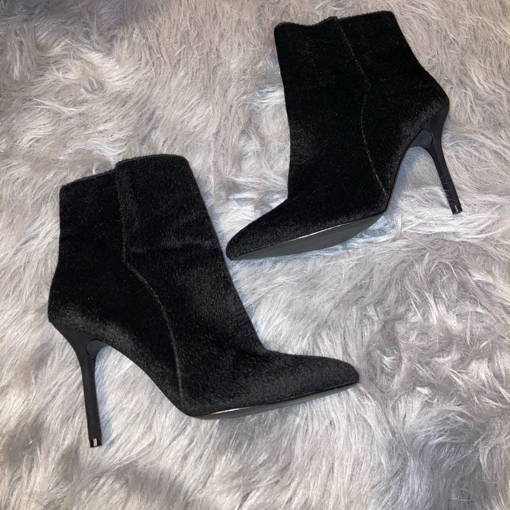 H&M faux fur heeled ankle boots size 8.5